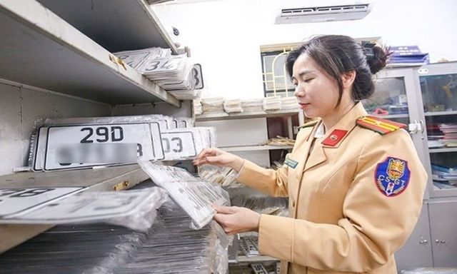 Mua xe máy cũ bằng giấy viết tay, làm sao để hợp thức hóa giấy tờ?