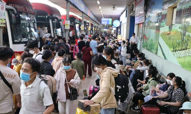 Vé xe, tàu đồng loạt giảm mạnh sau khi điều chỉnh giá xăng dầu