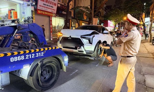 Hà Nội: Va chạm liên hoàn 4 phương tiện trên đường Doãn Kế Thiện