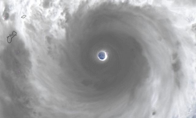 Hình ảnh mắt siêu bão Sinlaku rõ nét, mạnh nhất thế giới từ đầu năm 2026