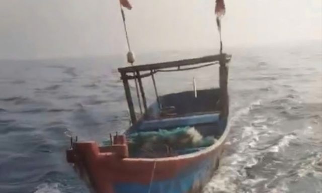 Tin tức thời sự 24h: Cứu sống người đàn ông trôi dạt trên biển