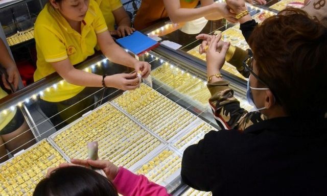 Giá vàng hôm nay (14/4): Vàng SJC và vàng nhẫn đồng loạt giảm mạnh