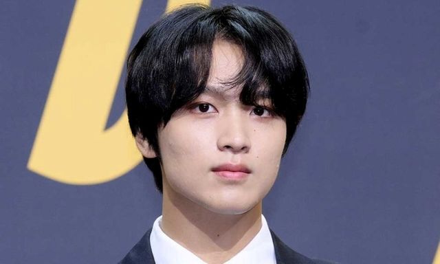 Nam ca sĩ đình đám gặp rắc rối tại sân bay giữa tin đồn hẹn hò