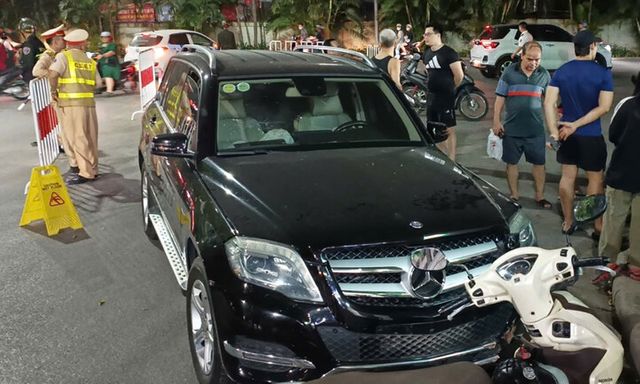 Vụ ô tô Mercedes gây tai nạn trong khu đô thị ở Hà Nội: Tài xế có nồng độ cồn bao nhiêu?