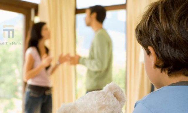 Ông ngoại có thể ngăn cấm bố đón con về thăm ông bà nội sau khi vợ chồng ly hôn?