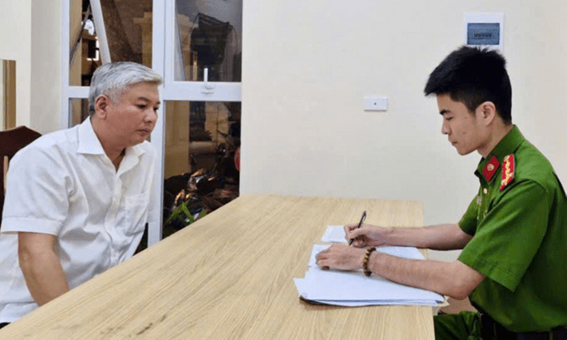 Tạm giữ hình sự tài xế Mercedes hành hung người sau va chạm