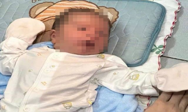 Tin tức thời sự 24h: Bé sơ sinh 2 ngày tuổi bị bỏ rơi trước nhà dân ở TP.HCM