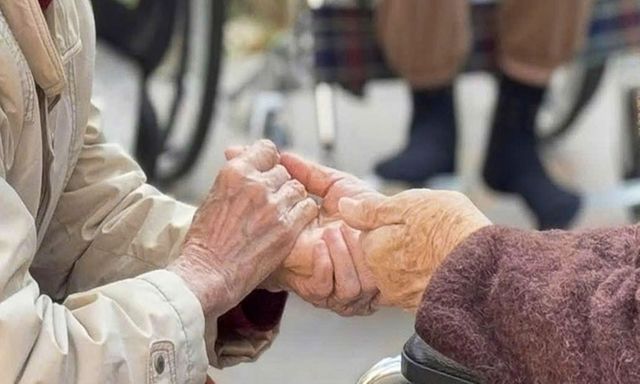 Không ưu tiên bán vé cho người khuyết tật, người cao tuổi bị phạt thế nào?