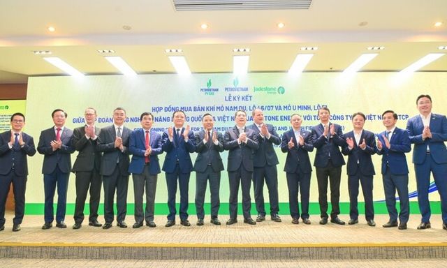 Petrovietnam/PV GAS ký kết và trao các văn kiện Dự án phát triển mỏ Nam Du – U Minh, góp phần đảm bảo an ninh năng lượng quốc gia