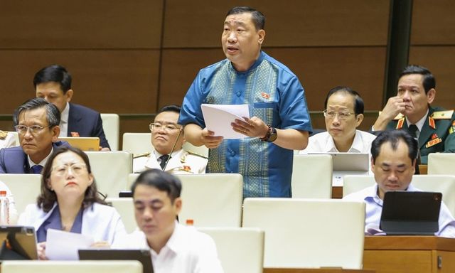 ĐBQH đề xuất tăng lương cơ sở đến 2,7 triệu đồng/tháng