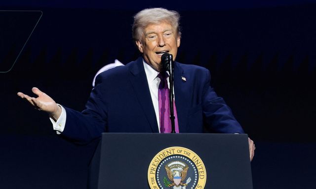 Ông Trump tuyên bố Mỹ gia hạn ngừng bắn, duy trì phong tỏa hàng hải Iran