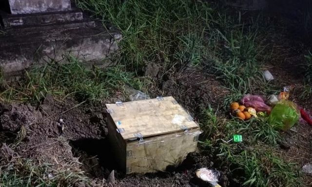 Phát hiện thi thể trẻ sơ sinh trong thùng gỗ cạnh khu mộ ở Đồng Tháp