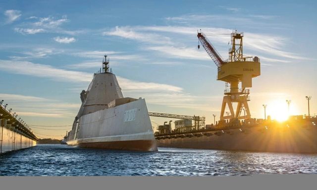 Cháy trên tàu khu trục tàng hình 9 tỷ USD của Mỹ