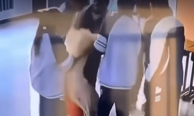 Cô giáo đang đứng lớp bỗng biến mất, camera hành lang hé lộ sự thật