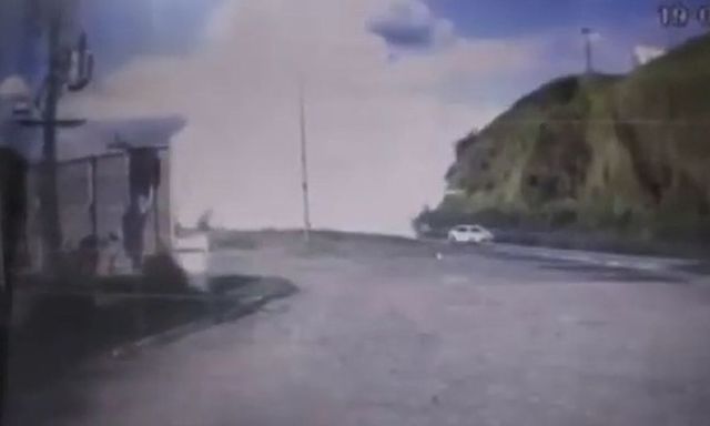 Clip: Xe tải chở nhiên liệu phát nổ trên cao tốc, ít nhất 4 người tử vong