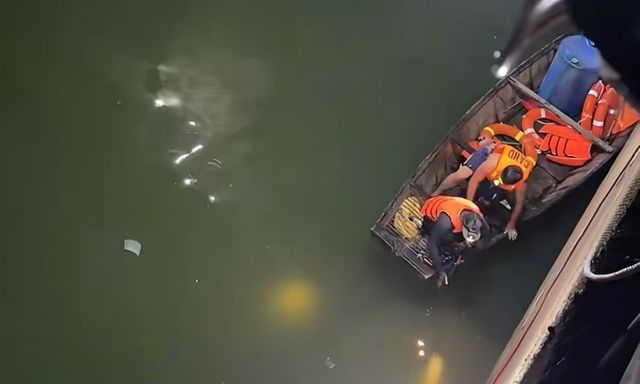 Phát hiện thi thể đôi nam nữ dưới hồ nước ở Đắk Lắk, trên bờ có 2 xe máy