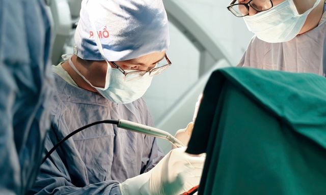 Từ vụ 2 nam sinh nhập viện cấp cứu, bác sĩ cảnh báo tai nạn học đường từ những trò đùa nghịch thiếu kiểm soát