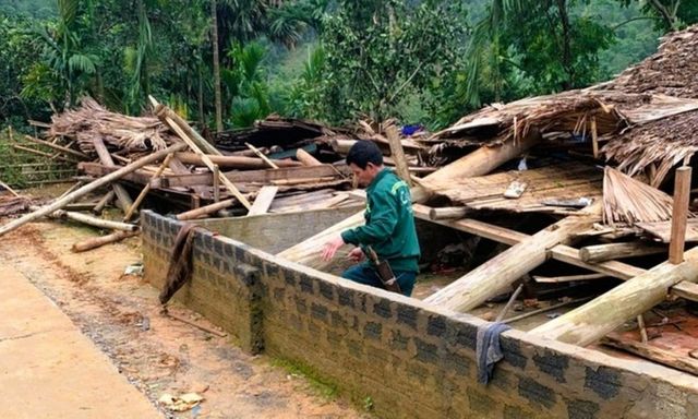 Tin tức thời sự 24h: Sập nhà trong mưa dông, bé trai 13 tuổi tử vong thương tâm