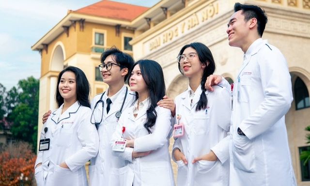 Tin tức giáo dục 24h: Bộ trưởng GD&ĐT được trao quyền giải thể trường đại học