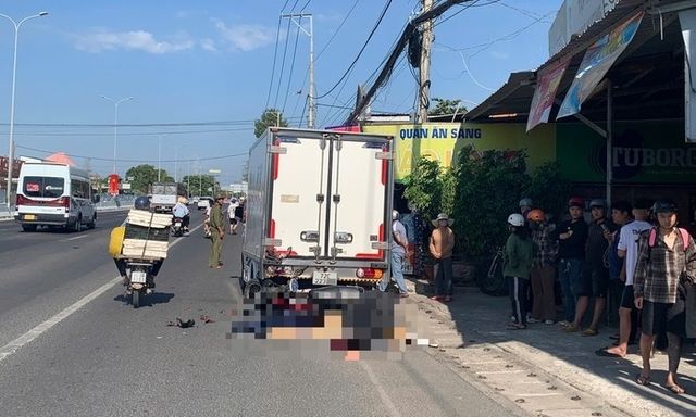 Tin tức tai nạn giao thông ngày 2/5: Nam thanh niên đi xe máy, tông vào đuôi xe tải dừng bên đường
