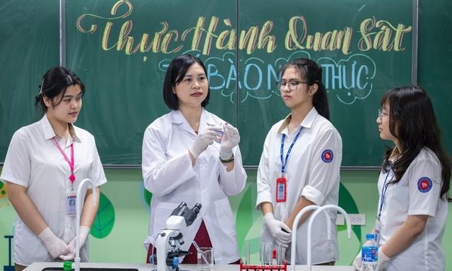 Tuyển sinh đại học 2026: Những trường nào xét tuyển môn văn cho ngành Y dược?