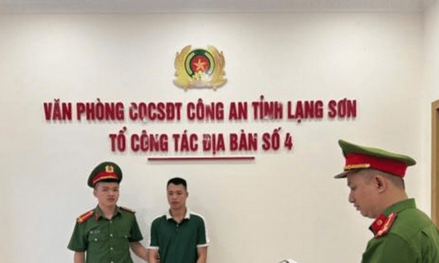Khởi tố 5 đối tượng gây rối, dùng hung khí đánh nhau tại quán karaoke