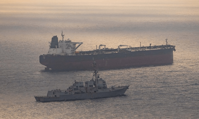 Iran tuyên bố phóng 2 tên lửa vào tàu chiến Mỹ: Washington nói gì?