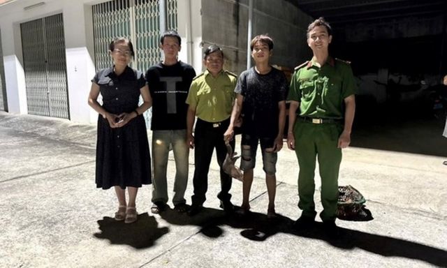 Tin tức thời sự 24h: Người dân tự nguyện giao nộp tê tê quý hiếm cho công an 