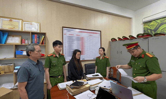 Nữ quản lý cửa hàng M. Ocean City bị bắt