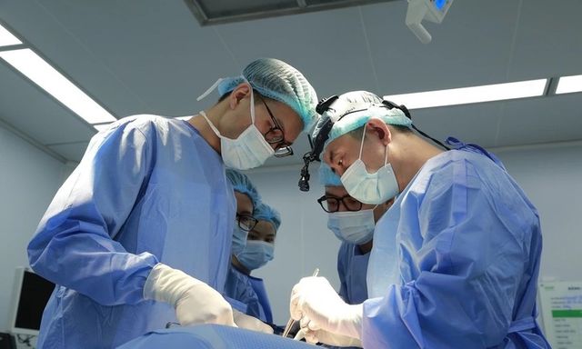 Xô xát với em họ, người đàn ông bị cắn mất một phần môi