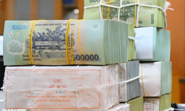 Vietcombank thông báo đấu giá 2 ô tô 7 chỗ nhãn hiệu Ford Explorer và Toyota Fortuner