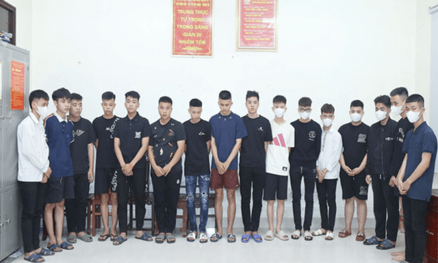 Tạm giữ 14 thanh niên mang “phóng lợn”, livestream cảnh hỗn chiến trên phố ở Bắc Ninh