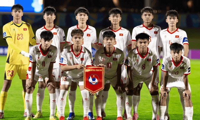 Bóng đá trẻ Việt Nam và 