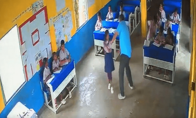 Hiệu trưởng xem camera, phát hiện nam giáo viên hành hung nhiều học sinh trong giờ học ở Ấn Độ