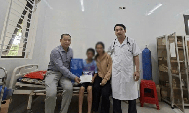 Nam sinh lớp 6 nghi bị bố và mẹ kế bạo hành vì 