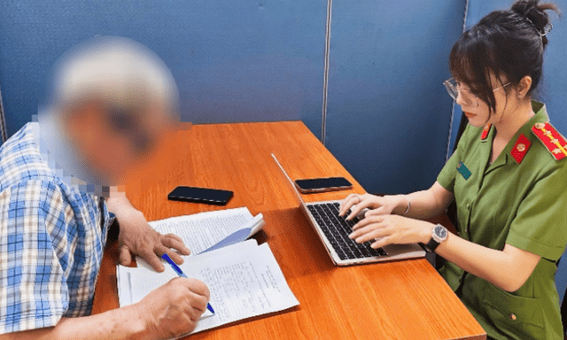 Phạt người đàn ông 76 tuổi ở Hà Nội thường xuyên đăng bài công kích CSGT
