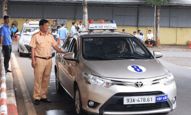 Đề xuất tăng gấp đôi câu hỏi kiểm tra lý thuyết để phục hồi điểm giấy phép lái xe