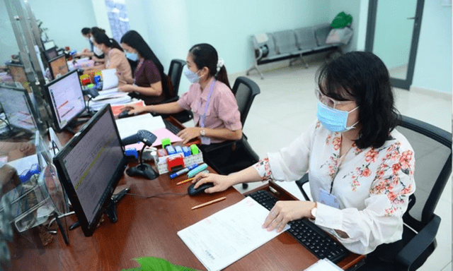 Bộ Nội vụ trả lời về việc tiếp nhận người hoạt động không chuyên trách làm công chức