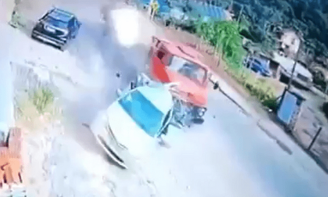 4 người tử vong sau cú lao dốc mất phanh của xe tải, ô tô chở người cao tuổi bị đâm nát