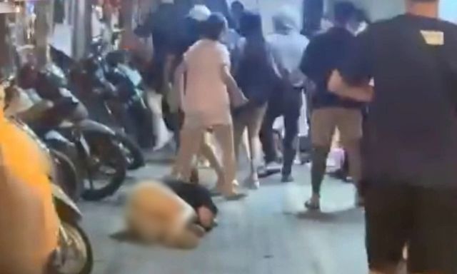 Diễn biến mới nhất vụ cô gái bị đánh gục ở phố Huế, Hà Nội