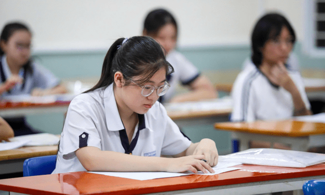 Kỳ thi tốt nghiệp THPT năm 2026: Thí sinh có được viết 2 màu mực trong bài thi?