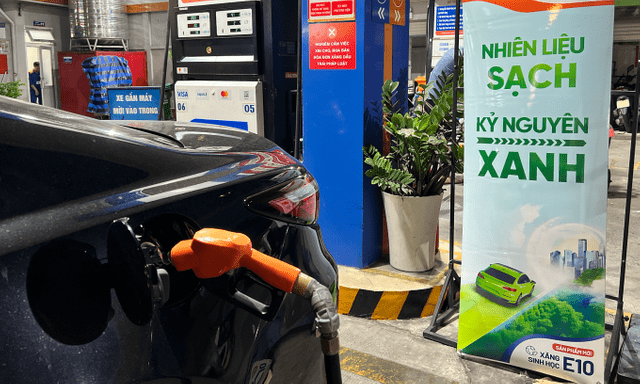 Tin thị trường 24h: Khi chuyển sang dùng xăng E10 thì có cần xả sạch bình còn xăng 95 hay không?