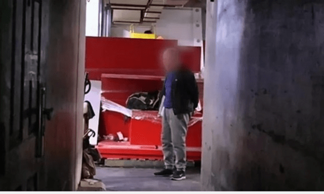 Có nhà tiền tỷ, ông lão 78 tuổi vẫn ngủ ở lối vào siêu thị, lý do khiến ai cũng xót xa