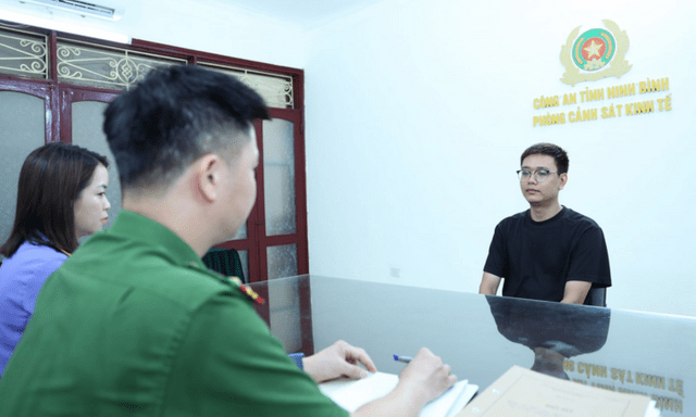 Khám xét 2 kho hàng ở Ninh Bình, phát hiện hơn 7.600 đôi giày dép giả thương hiệu