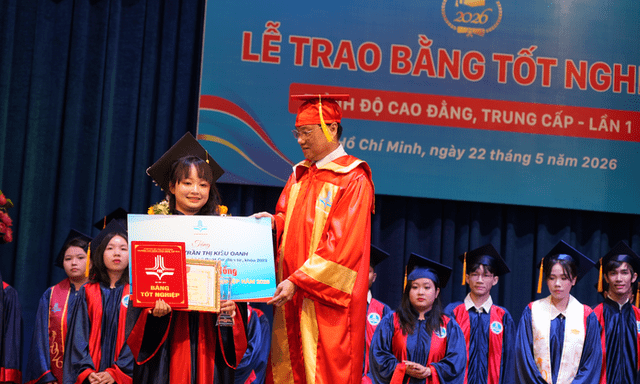 Profile cực đỉnh của nữ sinh thủ khoa cả đầu vào lẫn đầu ra Trường CĐ Công nghệ Thủ Đức