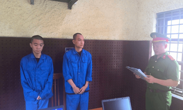 Khởi tố 2 đối tượng giả danh nhân viên ngân hàng, công ty tài chính để lừa đảo chiếm đoạt tài sản