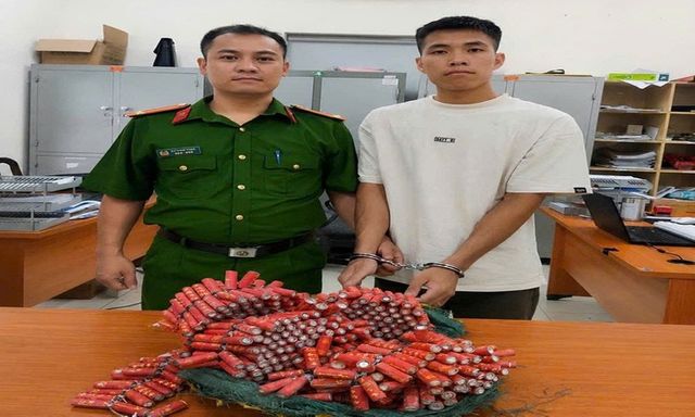 Hà Nội: Bắt giữ đối tượng buôn bán pháo nổ trái phép