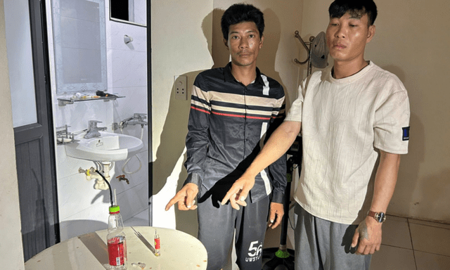 Bắt quả tang 4 đối tượng sử dụng ma túy đá tại phòng trọ ở Ninh Bình