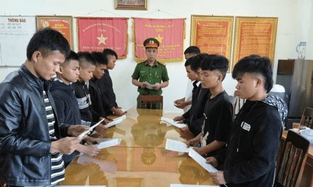Khởi tố nhóm thanh niên truy đuổi, dùng vỏ chai bia đánh người gây thương tích