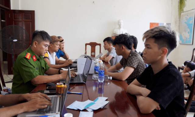 Triệu tập 29 đối tượng mang hung khí tự chế, đi xe máy truy đuổi nhau ở Gia Lai